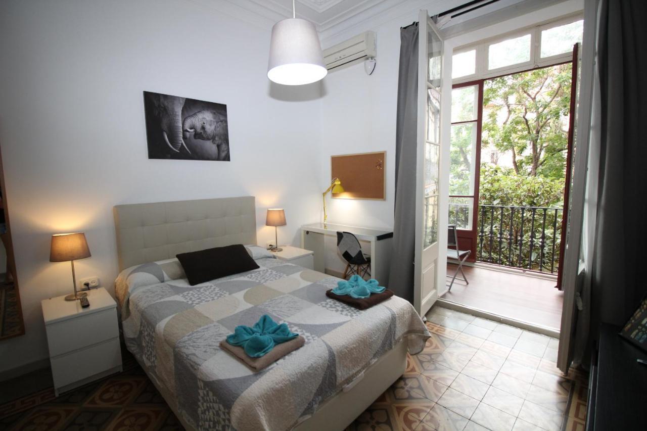 Bed and Breakfast Alojamiento Roger Barcelona Exterior foto