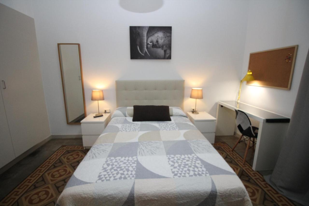 Bed and Breakfast Alojamiento Roger Barcelona Exterior foto